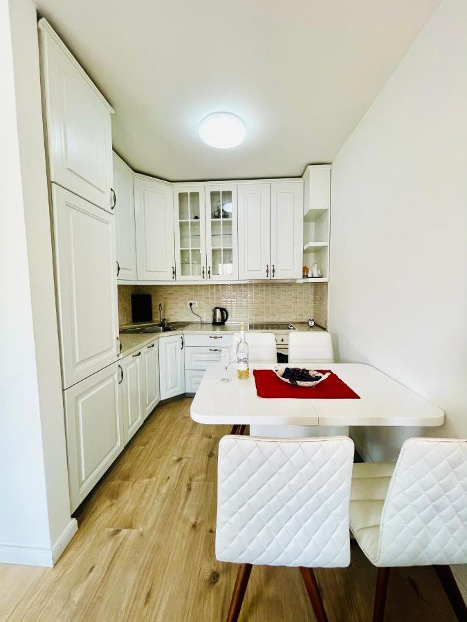 4 Llullat - City Center Apartment Priștina Exterior foto